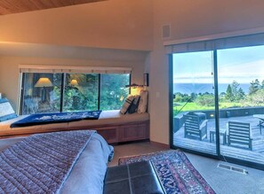 2 bedrooms, desk, iron/ironing board, WiFi - Redwood | Japanese-Inspired Retreat by the Sea (Sea Ranch)