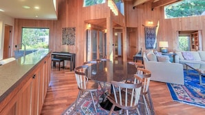 Dining - Redwood | Japanese-Inspired Retreat by the Sea (Sea Ranch)