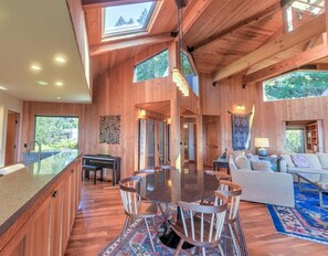 Dining - Redwood | Japanese-Inspired Retreat by the Sea (Sea Ranch)