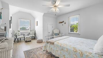 4 bedrooms, iron/ironing board, internet, bed sheets