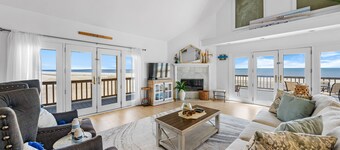 Casa de playa amigable para perros con impresionantes vistas al agua, terrazas envolventes, ¡más un loft!