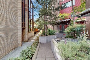 Property grounds - New listing! Stunning rooftop view in Fremont w/ courtyard & grill! (Seattle)