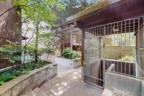 Property grounds - New listing! Stunning rooftop view in Fremont w/ courtyard & grill! (Seattle)