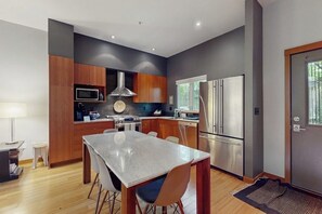 Fridge, microwave, oven, stovetop - New listing! Stunning rooftop view in Fremont w/ courtyard & grill! (Seattle)