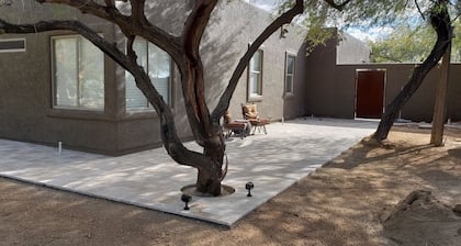 Private entrance looking onto Oasis