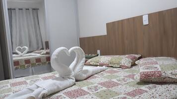 2 quartos, ferros/tábuas de passar roupa, Wi-Fi, roupa de cama