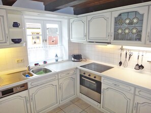 Kühlschrank, Mikrowelle, Ofen, Geschirrspüler
