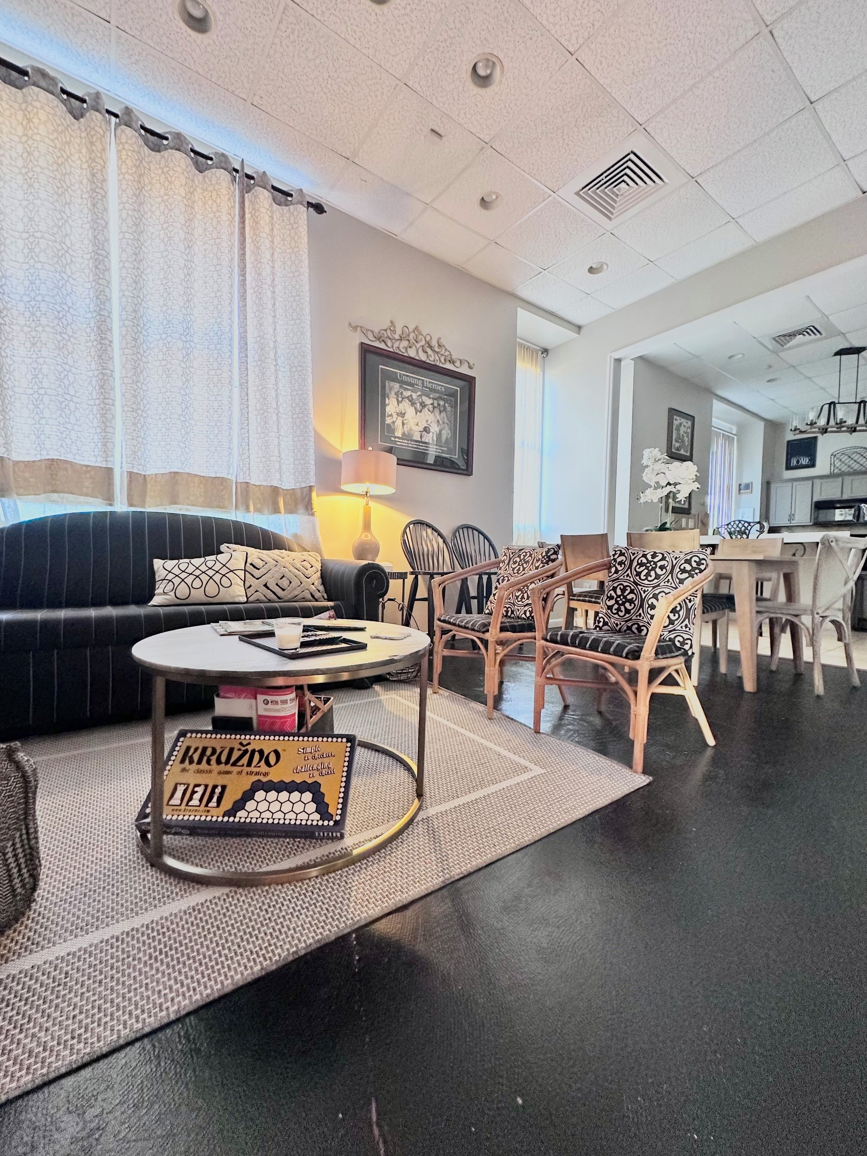 スマートテレビ、DVD プレーヤー、書庫、ミュージックライブラリ