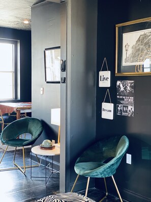 Interior - Montgomery Cozy Cultural Hub downtown walkable .. sleeps 15 (Montgomery)