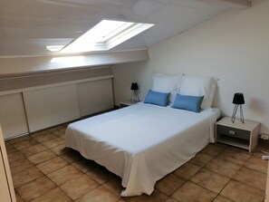 1 habitación, tabla de planchar con plancha, wifi y ropa de cama 