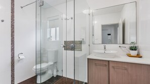 Shower - H2O Holiday Apartments - Unit 5 (NORTH HAVEN)