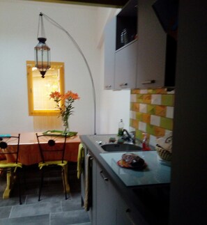 Fridge, microwave, oven, stovetop - ARGELES PLAGE - The mountain feet in the water (Argelès-sur-Mer)