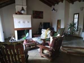 Smart TV, fireplace, table tennis