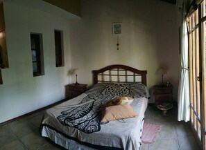 4 bedrooms, desk, free WiFi, bed sheets