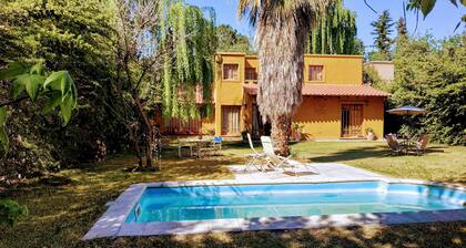 House in Chacras de Coria, In the middle of the land of Malbec