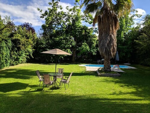 House in Chacras de Coria, In the middle of the land of Malbec