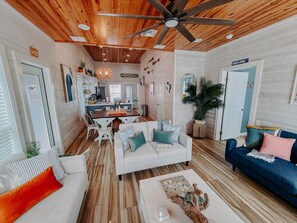 TV, foosball, books - Game Room, 2 Shared Heated Pools, Parking for 3 (Port Aransas)