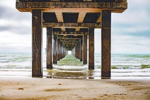 Beach nearby - Game Room, 2 Shared Heated Pools, Parking for 3 (Port Aransas)