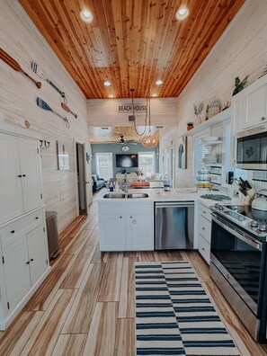 Fridge, microwave, dishwasher, coffee/tea maker - Game Room, 2 Shared Heated Pools, Parking for 3 (Port Aransas)