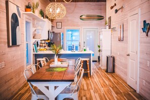 Dining - Game Room, 2 Shared Heated Pools, Parking for 3 (Port Aransas)