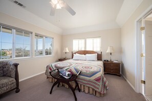 3 bedrooms, desk, iron/ironing board, free WiFi