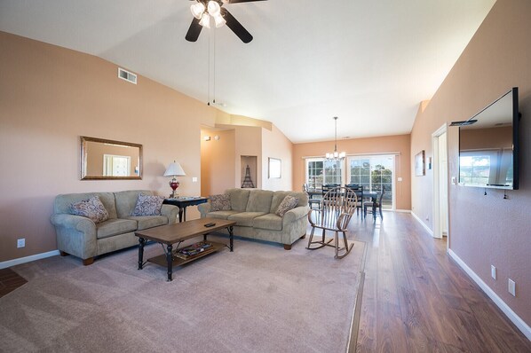 TV, fireplace, stereo