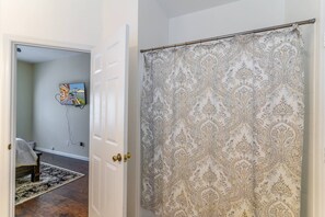 4 bedrooms, free WiFi, bed sheets