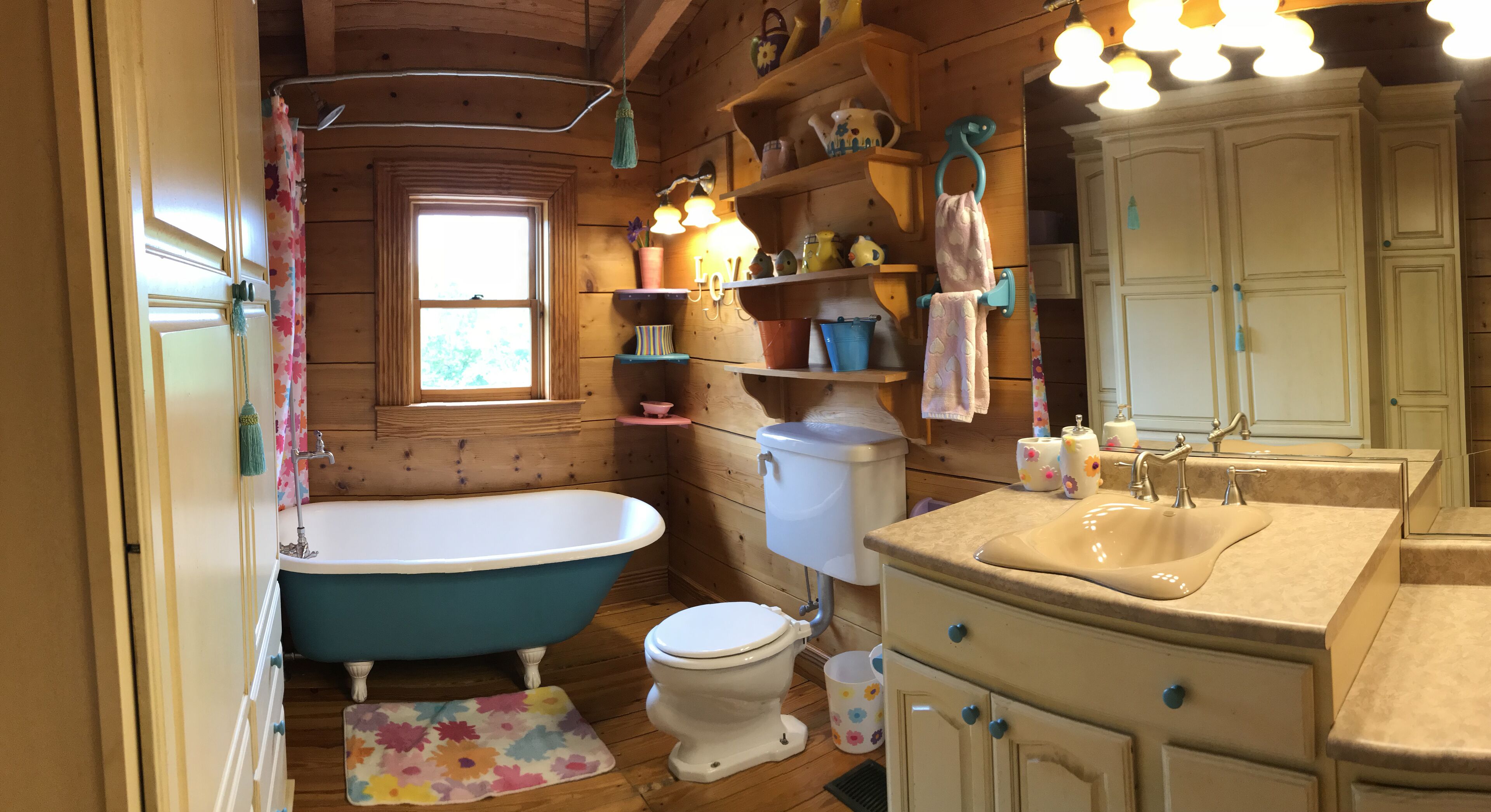 SECLUDED 50 acres/2 LAKES/LOG CABIN/SLEEPS 20/POOL/RED RIVER GORGE/CAVE RUN LAKE