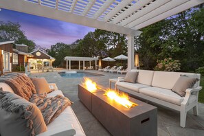 Indoor pool, outdoor pool