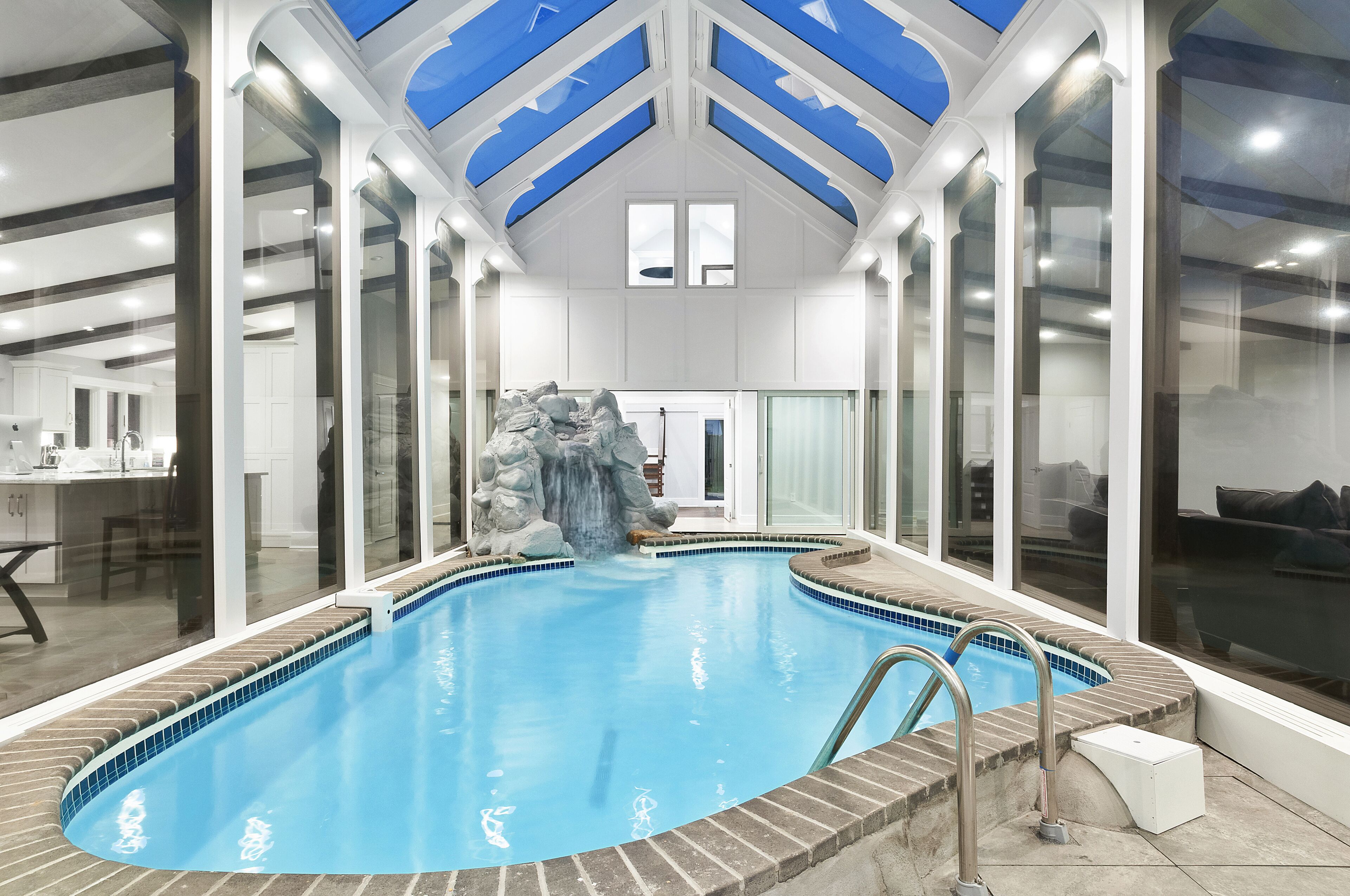 Estate with Indoor & Outdoor Pools Hot Tub 5k+ SF