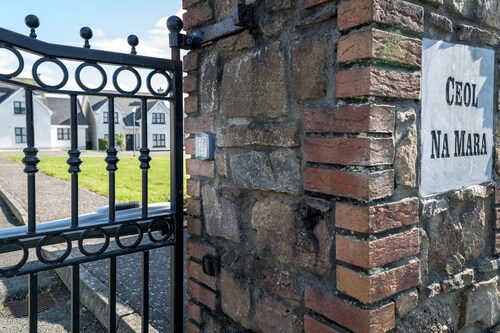 Holiday Home Close to Hook Lighthouse on Ireland's Ancient East. Ceol Na Mara Sleeps 11