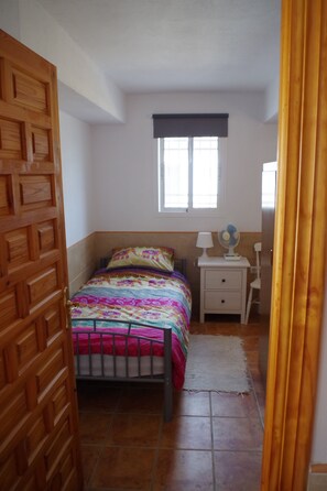3 chambres, fer et planche à repasser, Wi-Fi gratuit, draps fournis