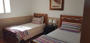 3 chambres, fer et planche à repasser, accès au Wi-Fi (inclus)