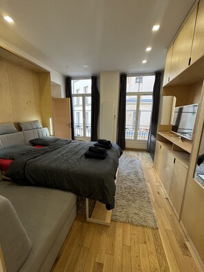 3 bedrooms, iron/ironing board, travel cot, free WiFi - Beautiful 3-suite apartment Le Marais (Paris)
