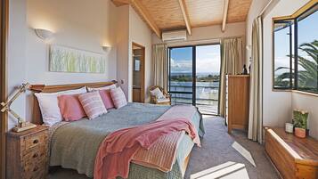 3 soverom, strykejern/-brett, internettilgang og sengetøy