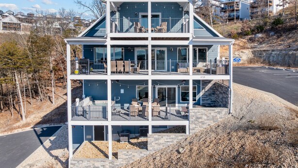 Exterior - Beautiful Lakeview 10 Bedrooms-hot tub/fire pit (Branson)