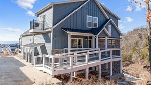 Exterior - Beautiful Lakeview 10 Bedrooms-hot tub/fire pit (Branson)