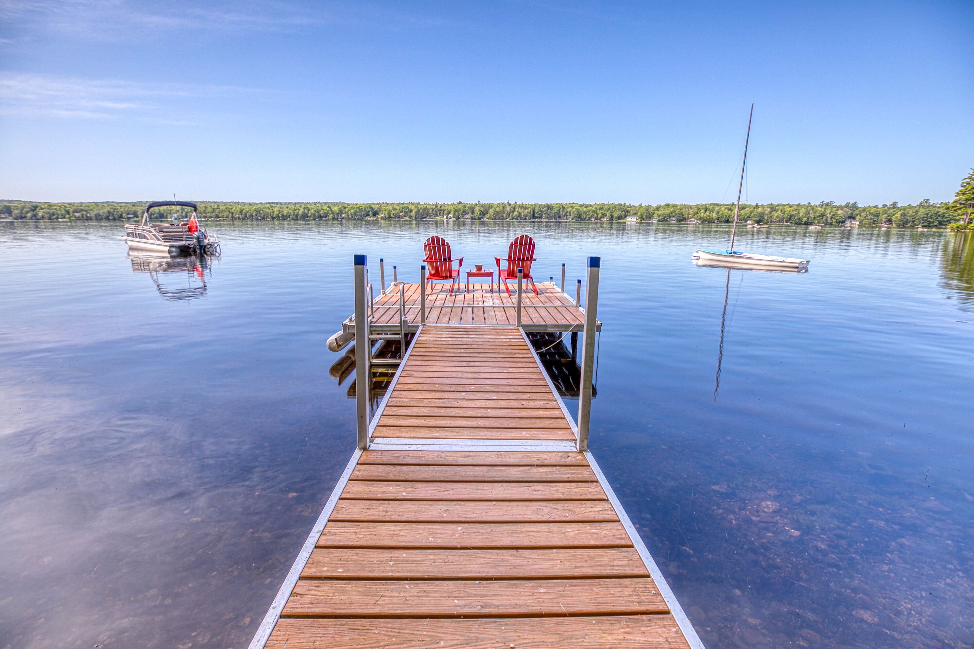 Lakefront compound consisting of 3 cottages - close to Acadia