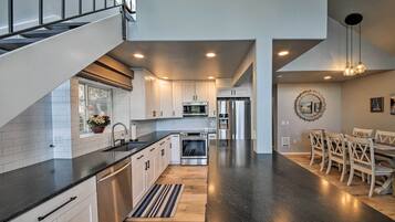 Fridge, microwave, stovetop, dishwasher