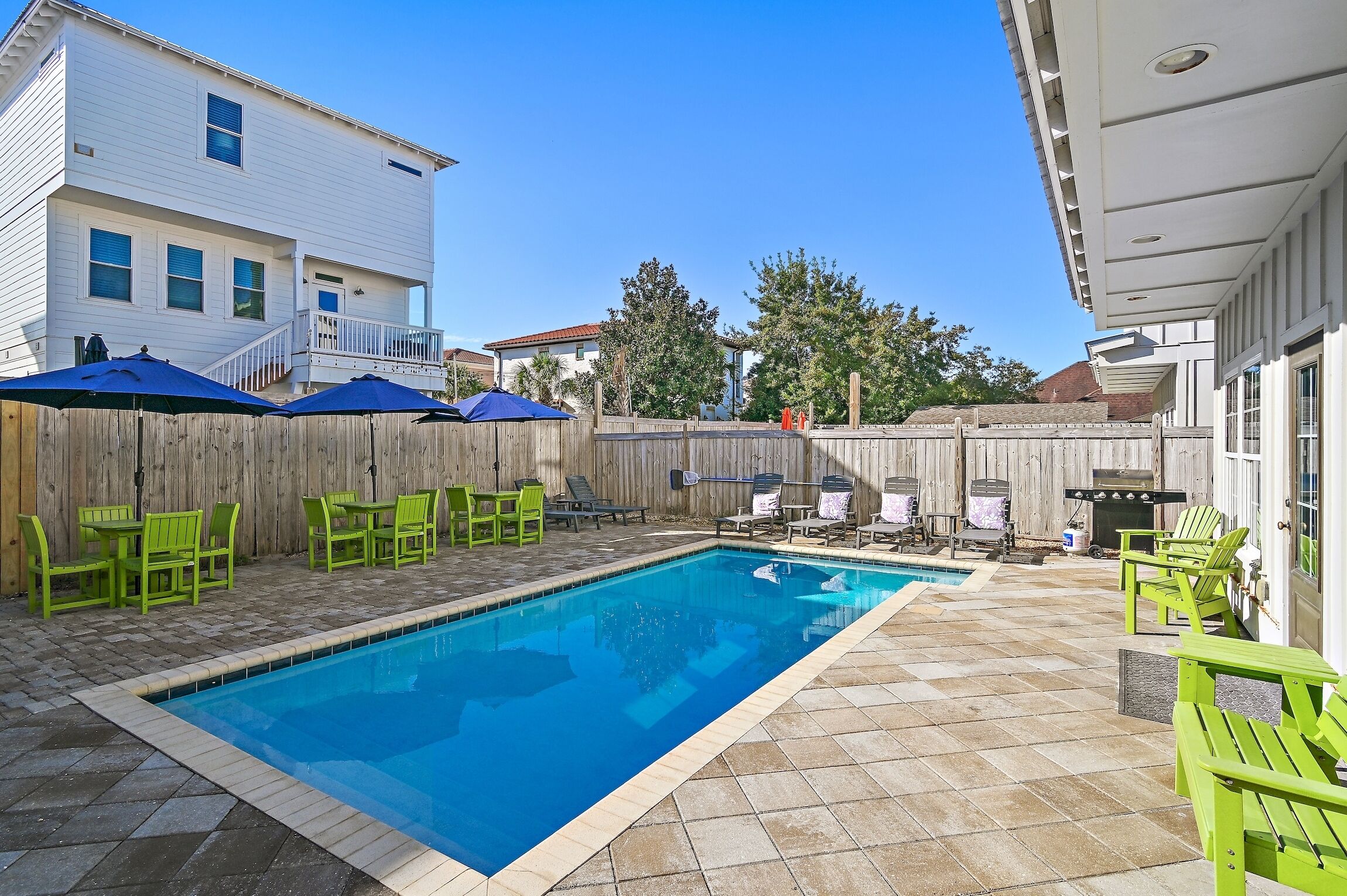 Private Pool ~ Golf Cart ~ Walk to the Beach