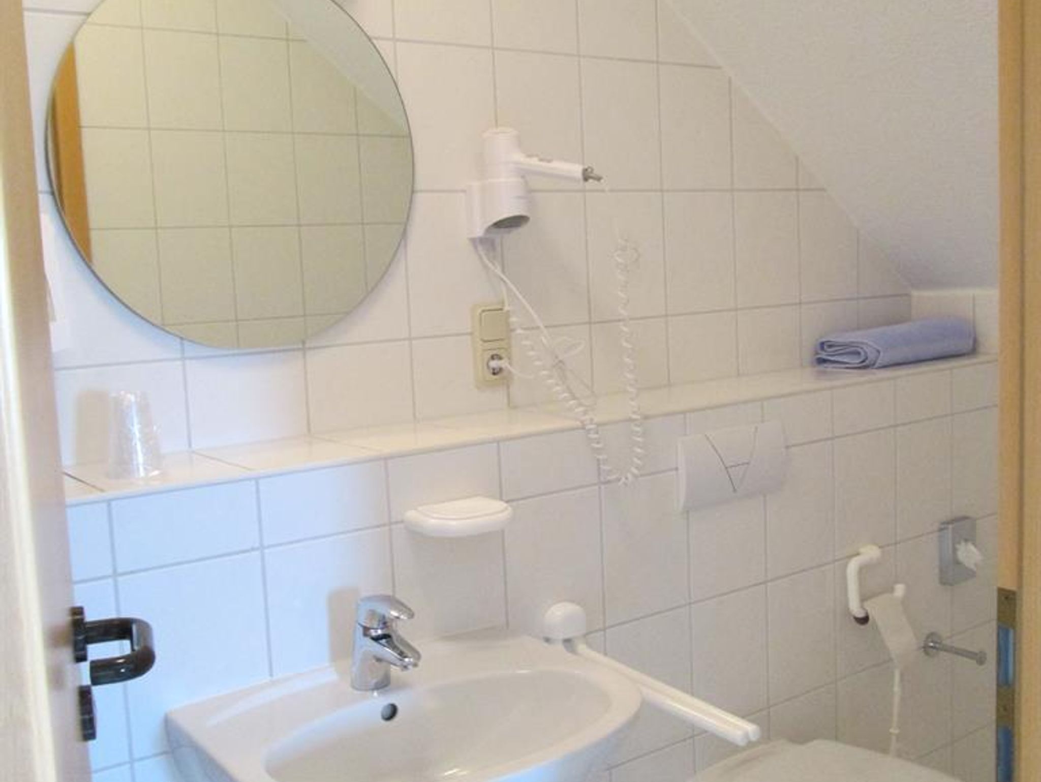 Triple room Shower / WC, TV - Landhotel Karrenberg