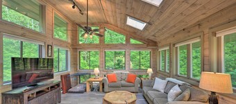 House w/ Balcony ~ 5 Mi to Cranmore Resort!