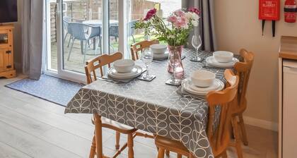 2 bedroom accommodation in Brundall, near Norwich