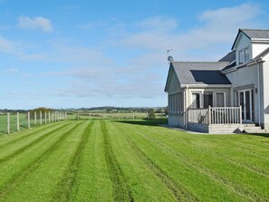 Property grounds - 5 bedroom accommodation in Kilmaurs, near Kilmarnock (Kilmaurs, near Kilmarnock)