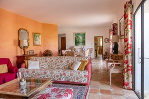 Smart TV, DVD player, foosball, table tennis - Spacious Villa 5* for 12 pers., air cond., heated pool, view Mt. Ventoux (Vaison-la-Romaine)