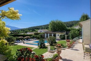 Piscina all'aperto, una piscina riscaldata
