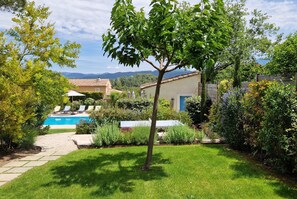 Piscina all'aperto, una piscina riscaldata
