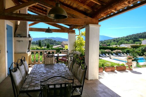 Villa 5* comfort - splendid view Mt Ventoux - peace and nature 2 km from centre