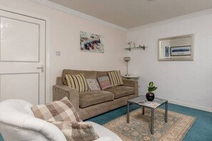 TV, offices - Chic Apartment in the Heart of the Royal Mile (Edinburgh)