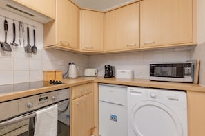 Fridge, microwave, oven, coffee/tea maker